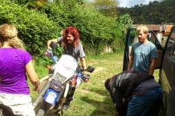 Encuentro con motoristas en una carretera de Guatemala