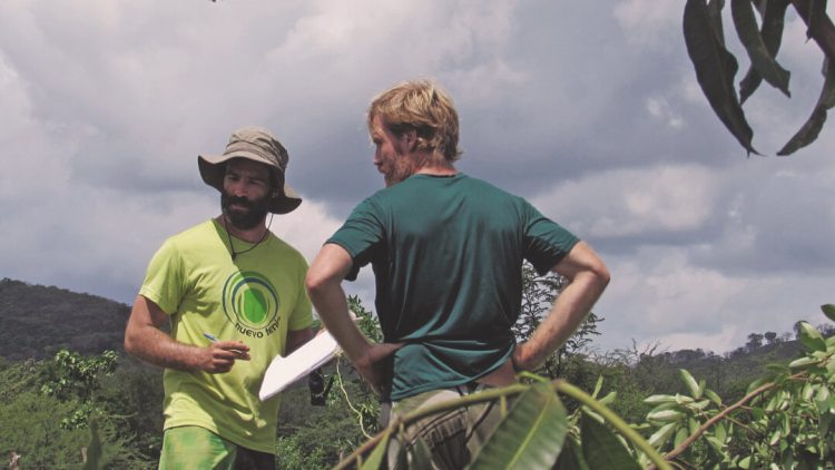 Juan y Carlos Serantes en el terreno de Calalas, Nicaragua