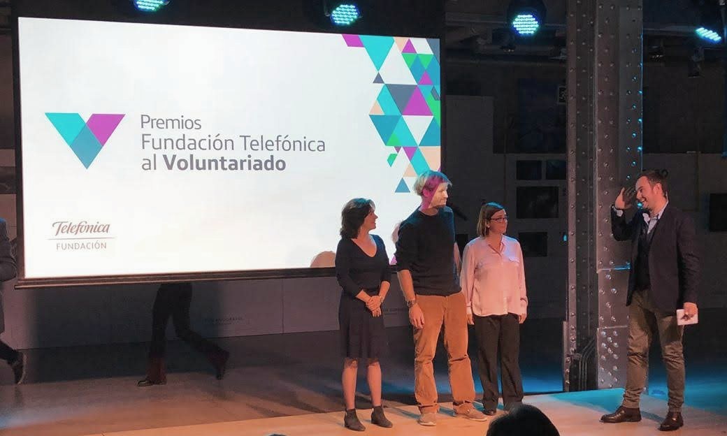 Juan Serantes en el escenario de los Premios Fundación Telefónica al Voluntariado, en 2018